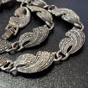 Vintage Faux Marcasite Leaf Patterned Necklace - 17 Inch